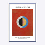 Hilma af Klint plakat med abstrakt kunstværk i en blå ramme.