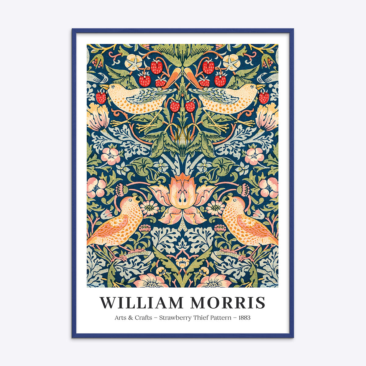 William Morris plakat med "Strawberry Thief" mønster i en blå ramme.