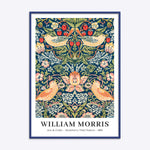 William Morris plakat med "Strawberry Thief" mønster i en blå ramme.