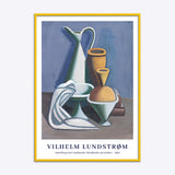 Vilhelm Lundstrøm plakat med opstilling af vandkande, håndklæde og krukker, 1929, i gul ramme.