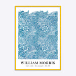 William Morris plakat med blå marigold-mønster i gul ramme.