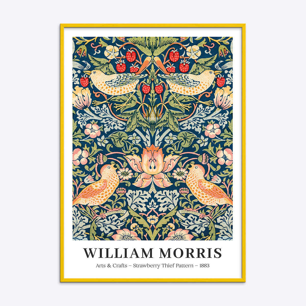 William Morris plakat med "Strawberry Thief" mønster i en gul ramme.