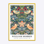 William Morris plakat med "Strawberry Thief" mønster i en gul ramme.