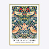 William Morris plakat med "Strawberry Thief" mønster i en gul ramme.
