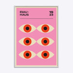 Bauhaus plakat med seks stiliserede øjne på lyserød baggrund, indrammet i hvid træramme.
