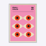 Bauhaus plakat med seks stiliserede øjne på lyserød baggrund, indrammet i hvid træramme.