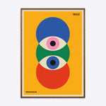 Bauhaus plakat i mørk naturtræsramme med geometrisk design og årstallet 1923.