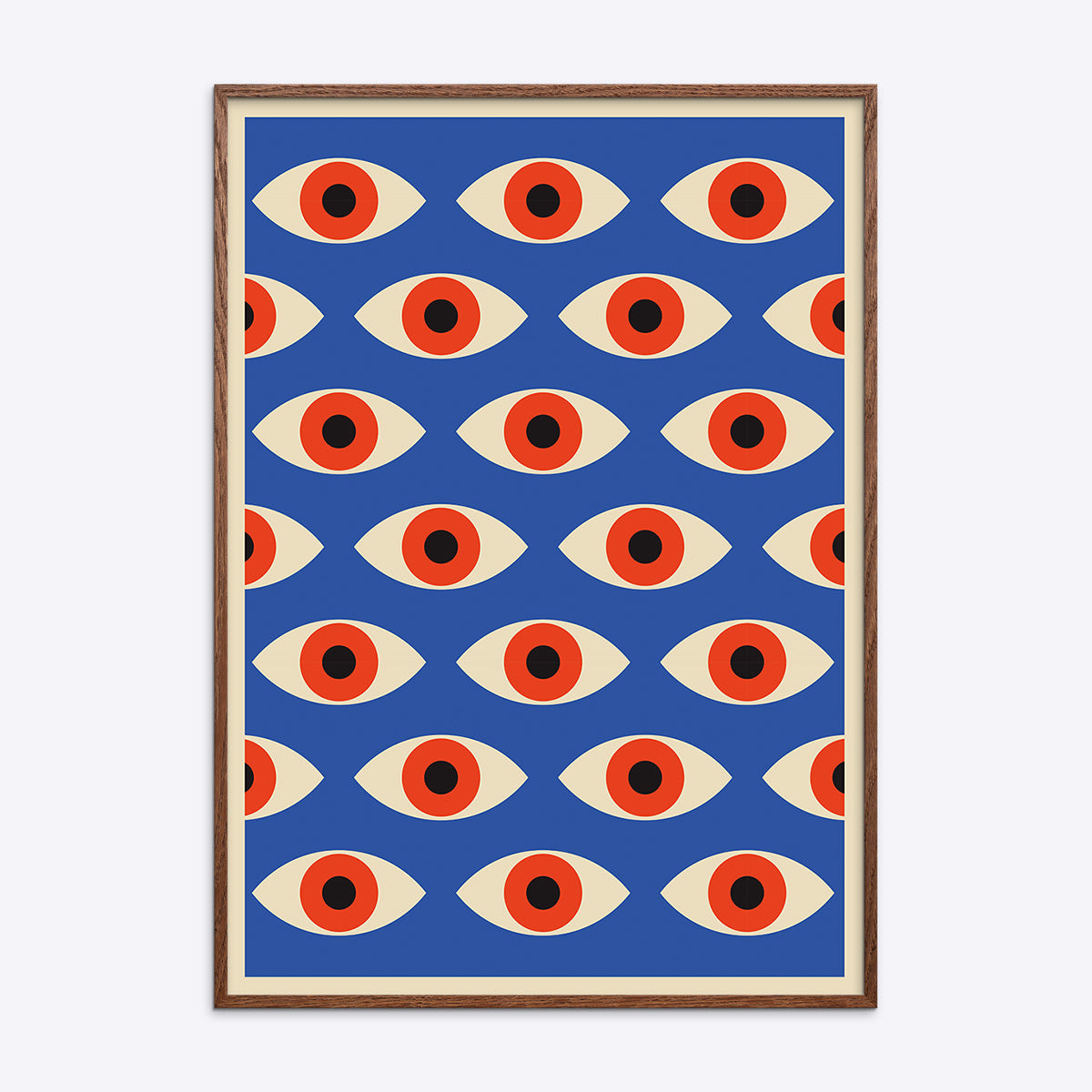 Plakat i egetræsramme med mørk naturfinish, Bauhaus-stil med gentagne øjenmotiver på blå baggrund.