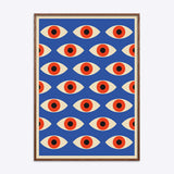 Plakat i egetræsramme med mørk naturfinish, Bauhaus-stil med gentagne øjenmotiver på blå baggrund.
