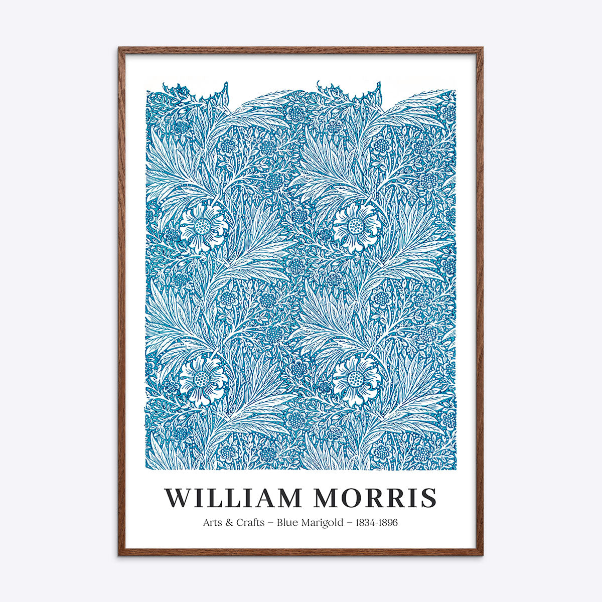 William Morris plakat med blå marigold mønster i en mørk naturtræsramme.