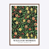 William Morris plakat med frugtmønster fra 1882 i en mørk naturtræsramme.