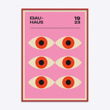 Plakat med Bauhaus-design fra 1923, viser seks stiliserede øjne på en lyserød baggrund, indrammet i en rød træramme.