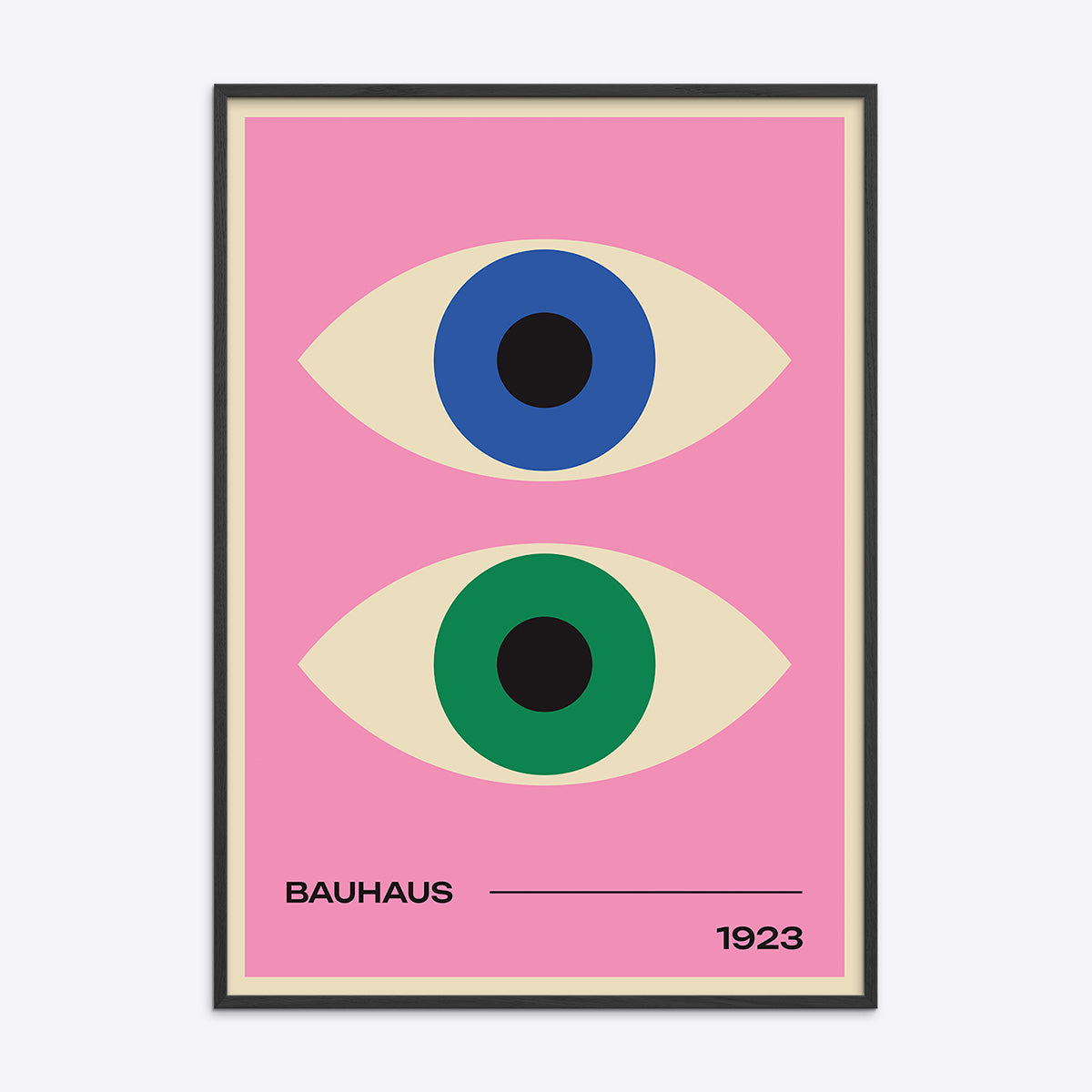 Plakat med to stiliserede øjne i blå og grøn på en lyserød baggrund, med teksten "Bauhaus 1923" nederst.