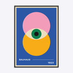 Plakat i sort træramme med Bauhaus-design fra 1923, featuring geometriske former i pink, gul og blå.