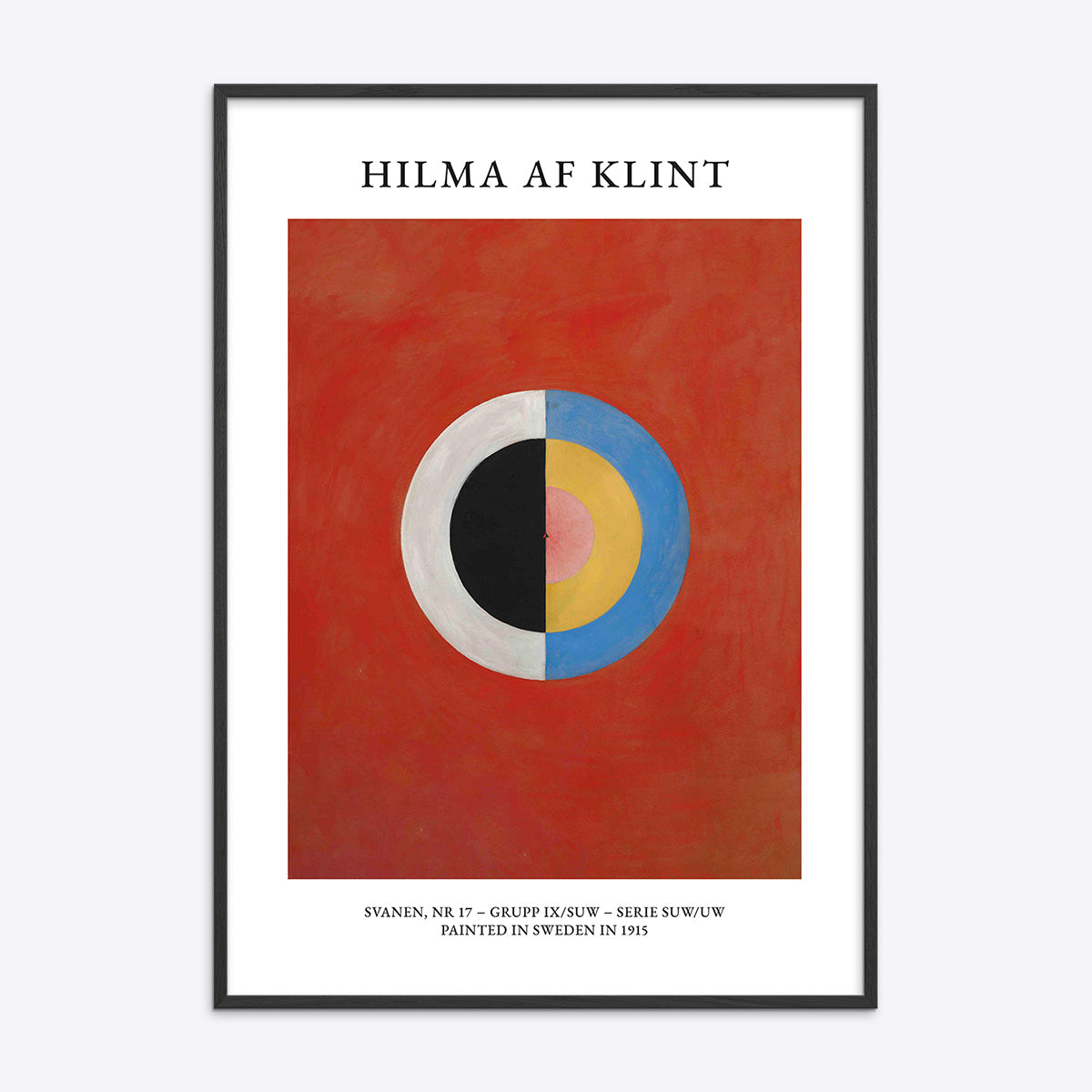 Hilma af Klint plakat med abstrakt kunstværk i rød, sort, hvid, blå og gul, indrammet i sort træramme.