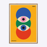 Bauhaus plakat i egetræsramme med farverige geometriske former og årstallet 1923.