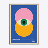 Bauhaus plakat i træramme med geometrisk design i blå, pink, gul og grøn.