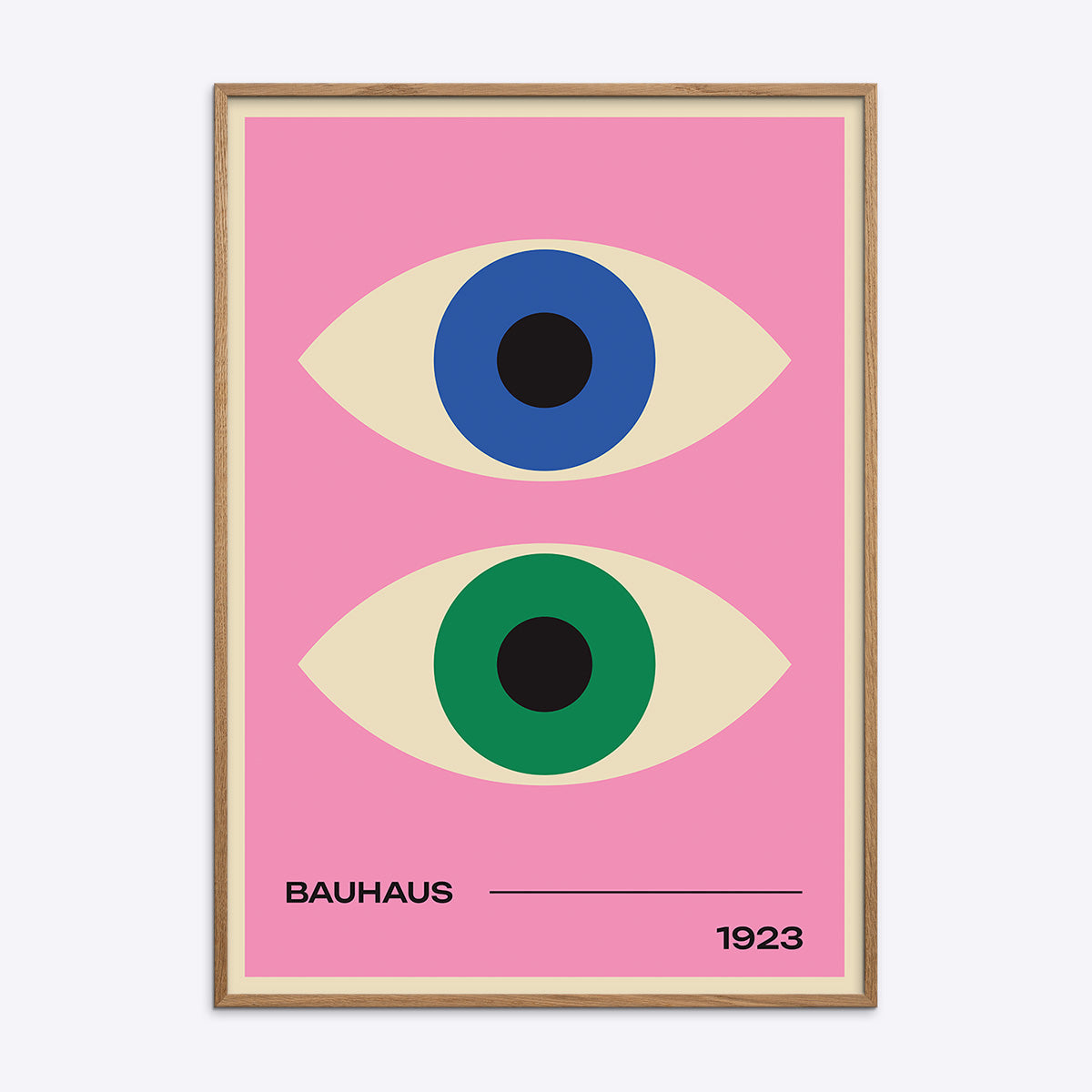 Bauhaus plakat med to stiliserede øjne i blå og grøn på en lyserød baggrund, indrammet i naturtræ.