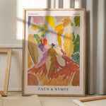Plakat af Edvard Weie med titlen "Faun & Nymfe" placeret på et gulv med skygger fra et vindue.