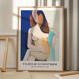 Plakat af Vilhelm Lundstrøm med titlen "Siddende kvindelig model - 1950" placeret på gulv med skygge fra vindue.