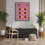 Bauhaus plakat med et geometrisk design af øjne i en moderne stueindretning.