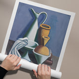 Plakat med et stilleben-maleri, der viser en kande og skåle i blå og brune nuancer.