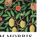 William Morris plakat med botanisk mønster af frugter og blomster på sort baggrund.