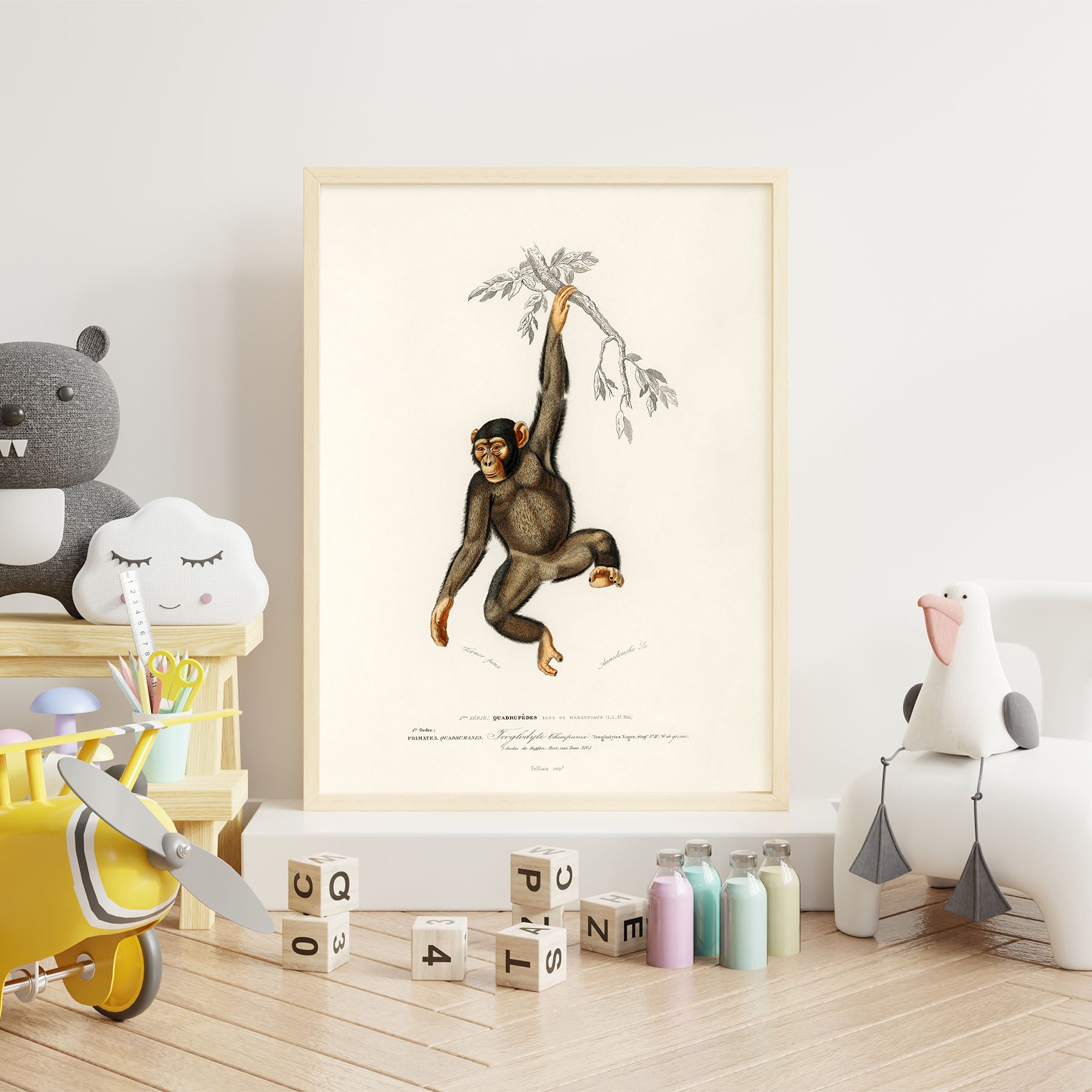Plakat med chimpanse til børneværelse, omgivet af legetøj og dekorationer.