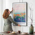 Plakat af maleriet Two Women by the Shore i sort ramme på væg i stue