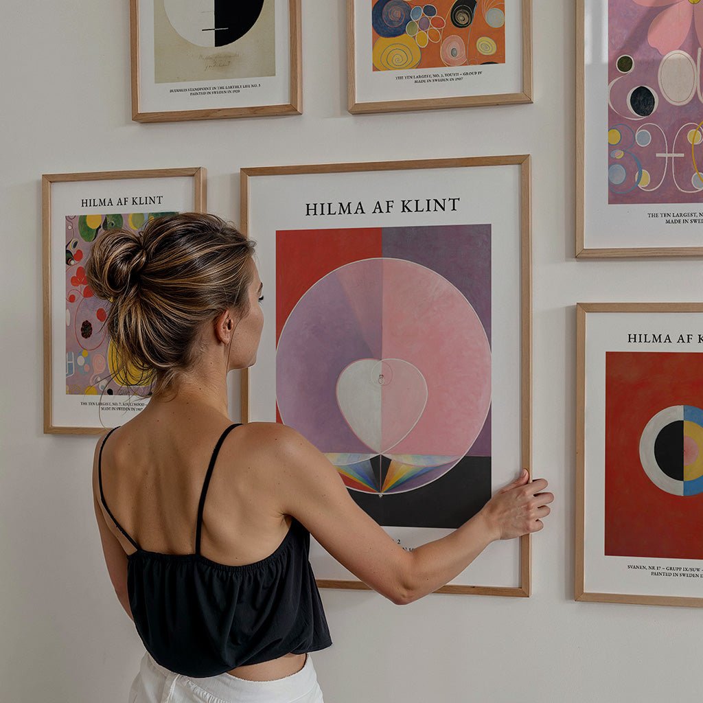 Billedvæg med Hilma af Klint plakater