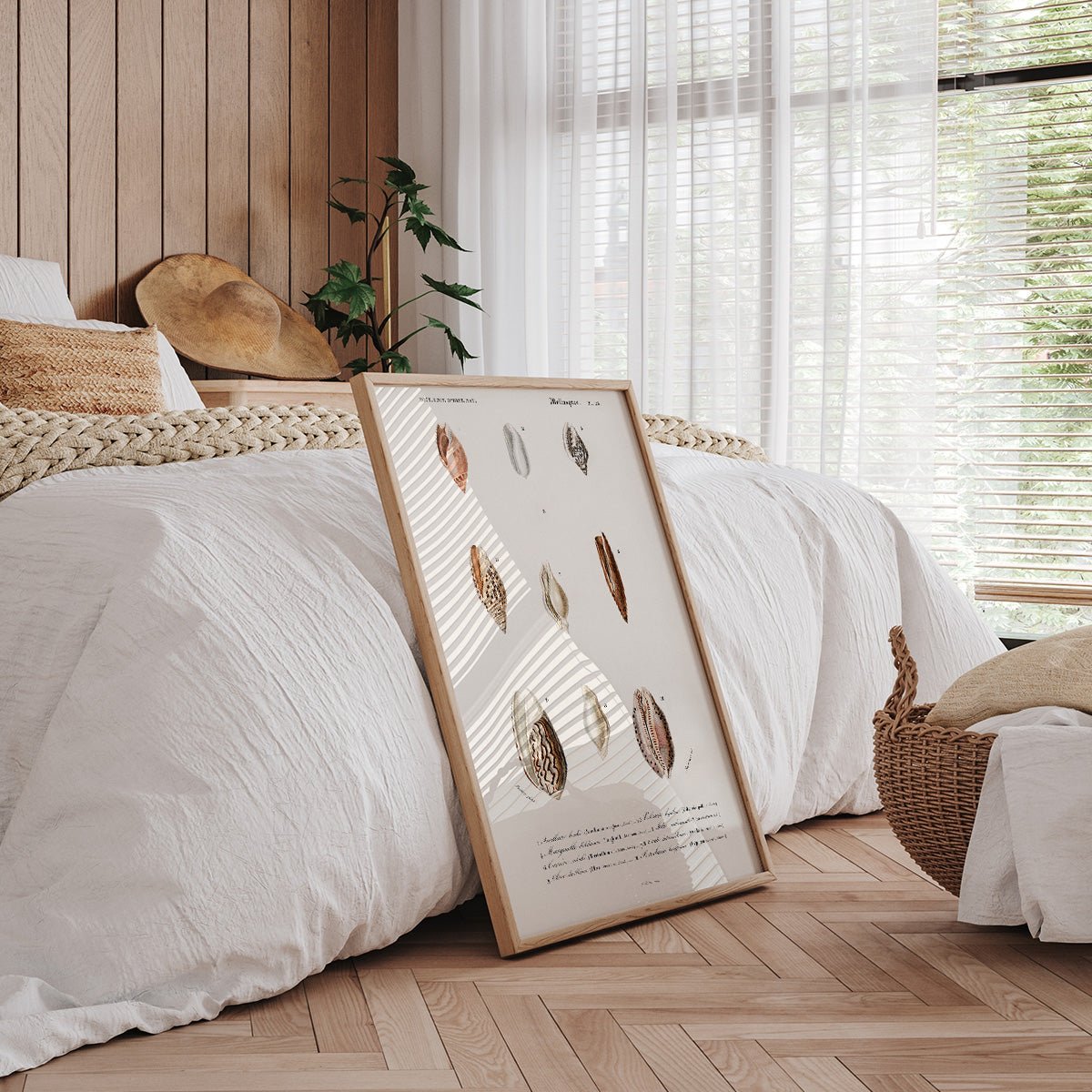 Plakat med mollusker i et stilfuldt soveværelse, der skaber en rolig og moderne atmosfære.