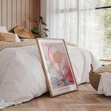 Paul Klee Blossoming plakat på gulv i soveværelse