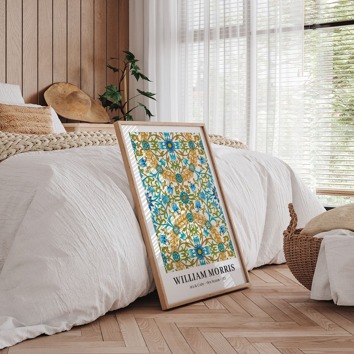 William Morris Birds Pattern plakat, gulv i soveværelse, træramme, træpaneler.