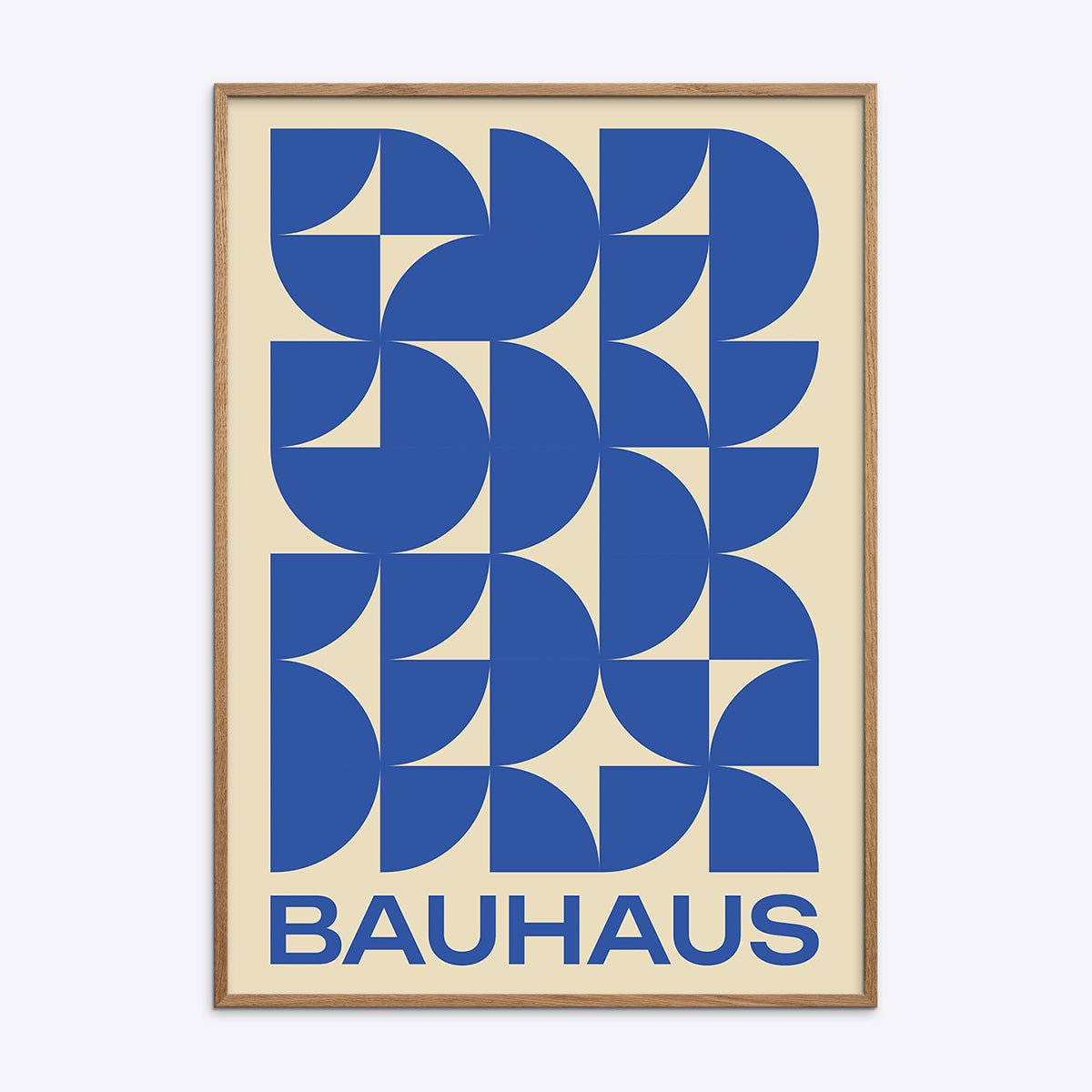 Bauhaus plakat blå geometriske former i naturtræsramme på hvid baggrund