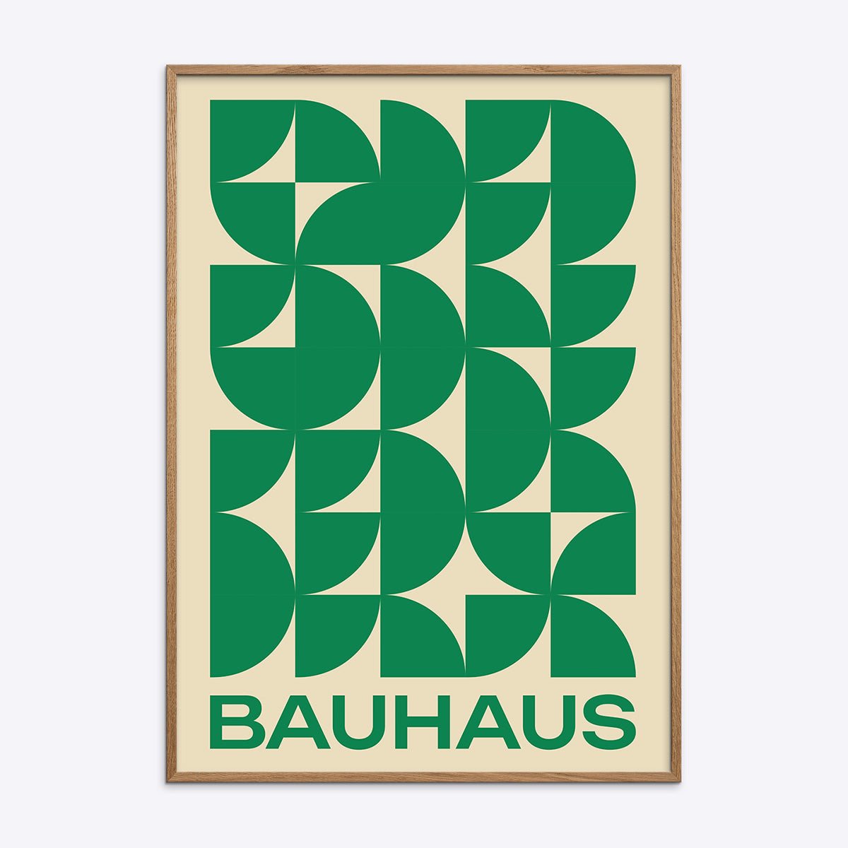 Bauhaus plakat i grøn med geometriske former, indrammet i naturlig træramme, ideel til moderne indretning.