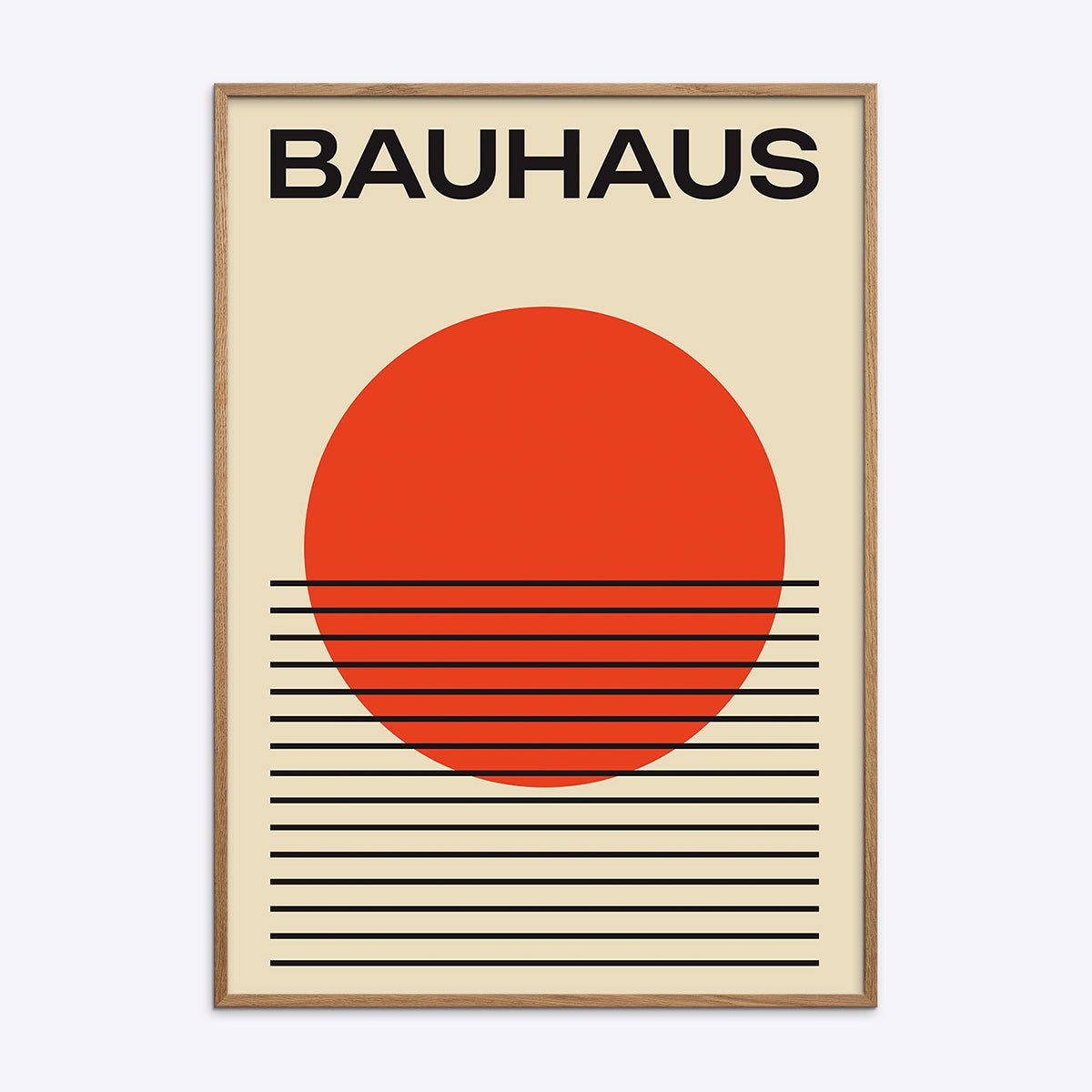 Bauhaus plakat i egetræsramme med geometriske former og farver, ideel til moderne indretning og kunstelskere.