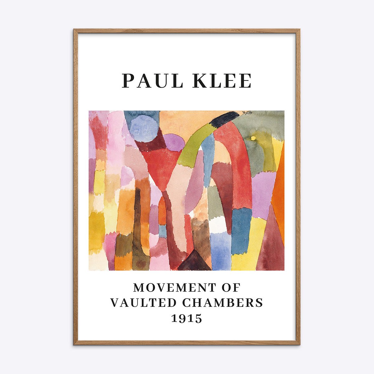 Plakat med Paul Klee's kunstværk "Movement of Vaulted Chambers" i naturlig træramme, abstrakt design og levende farver.