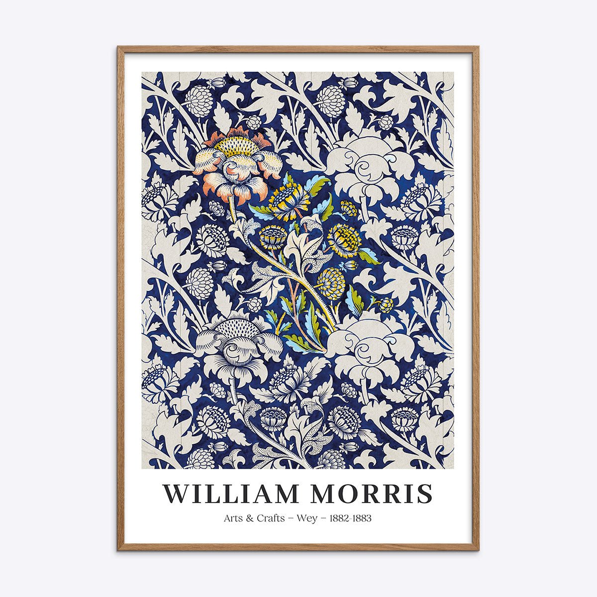 William Morris Wey plakat i naturtræramme med mørkeblåt, hvidt blomstermønster.