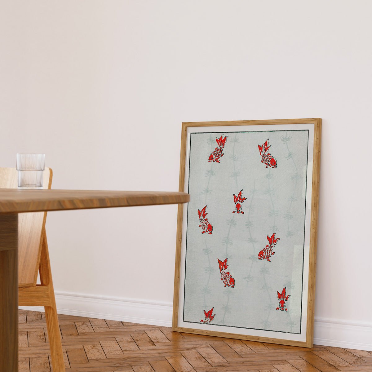Plakat med elegant guldfisk-design fra Shin Bijutsukai, perfekt til at tilføje kunstnerisk flair til din stueindretning.