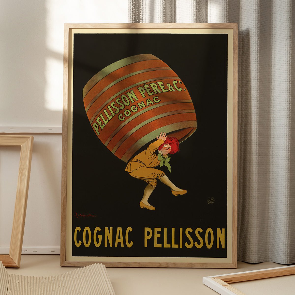 Plakat med vintage Leonetto Cappiello design af Cognac Pellisson, skygger fra vindue på gulvet, kunstnerisk og stilfuld.