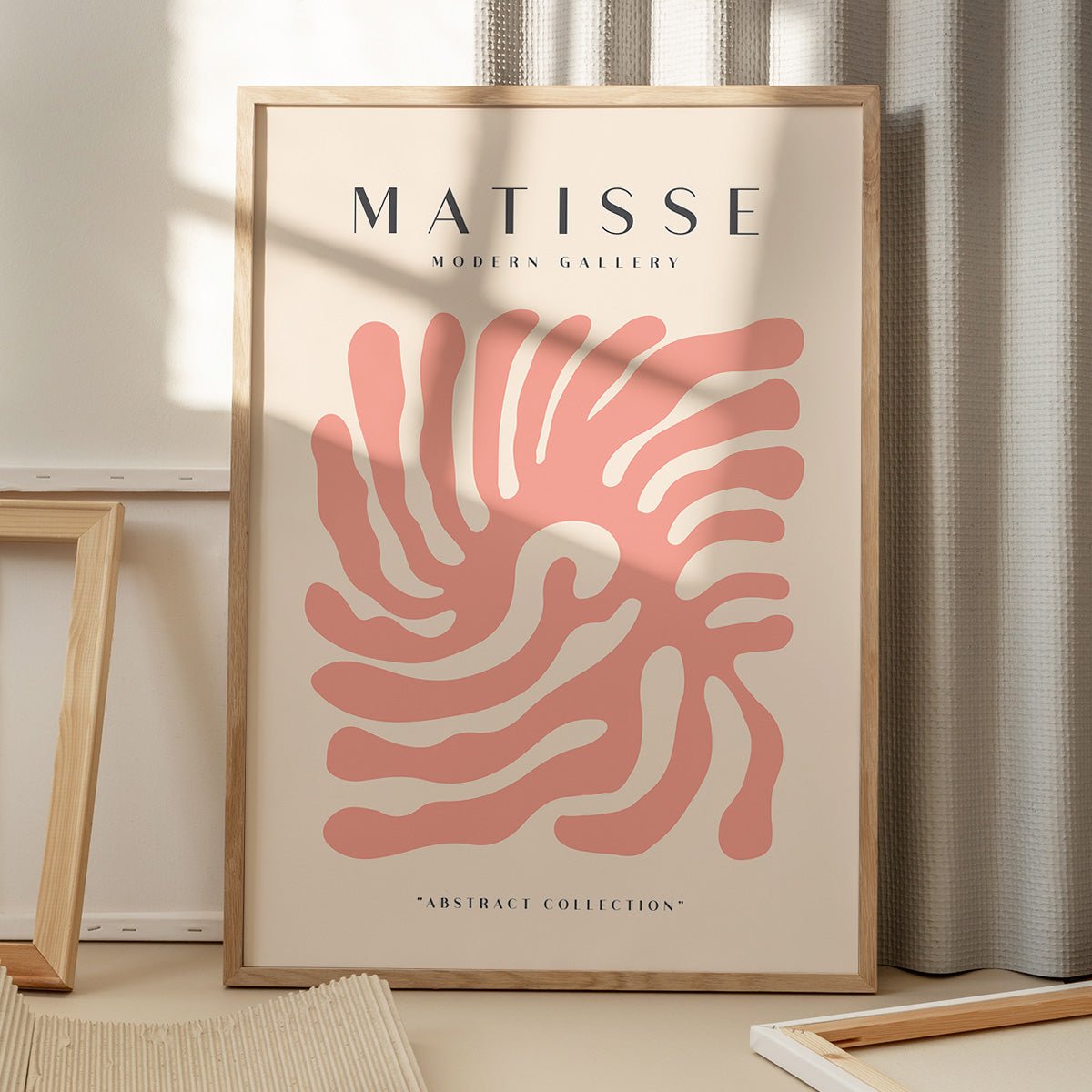 Matisse Modern Gallery plakat på gulv med skygger fra vindue