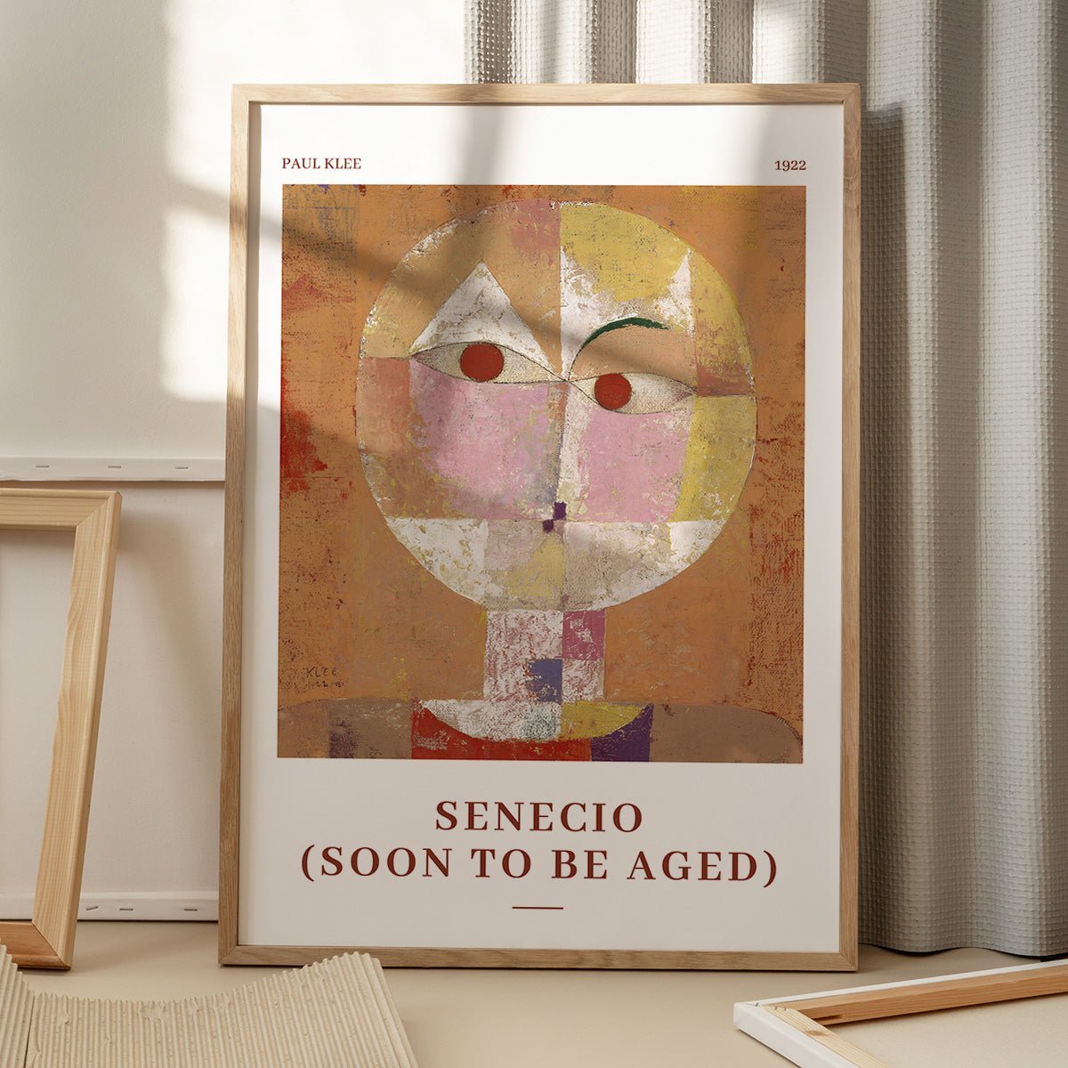 Plakat med Paul Klee Senecio værk, hvid ramme, gulv med skygge