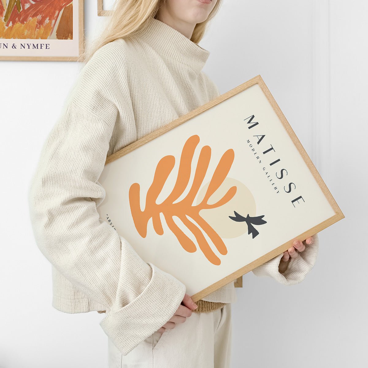 Plakat med moderne Matisse-inspireret kunst, der viser en abstrakt arm i bløde farver, perfekt til gallerivægge.