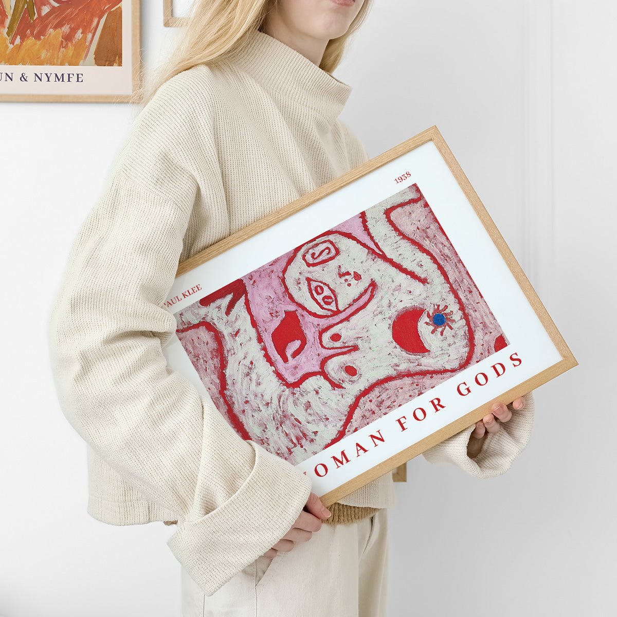 Plakat af Paul Klee med motivet "A Woman for Gods", der viser en abstrakt kvinde i levende farver.