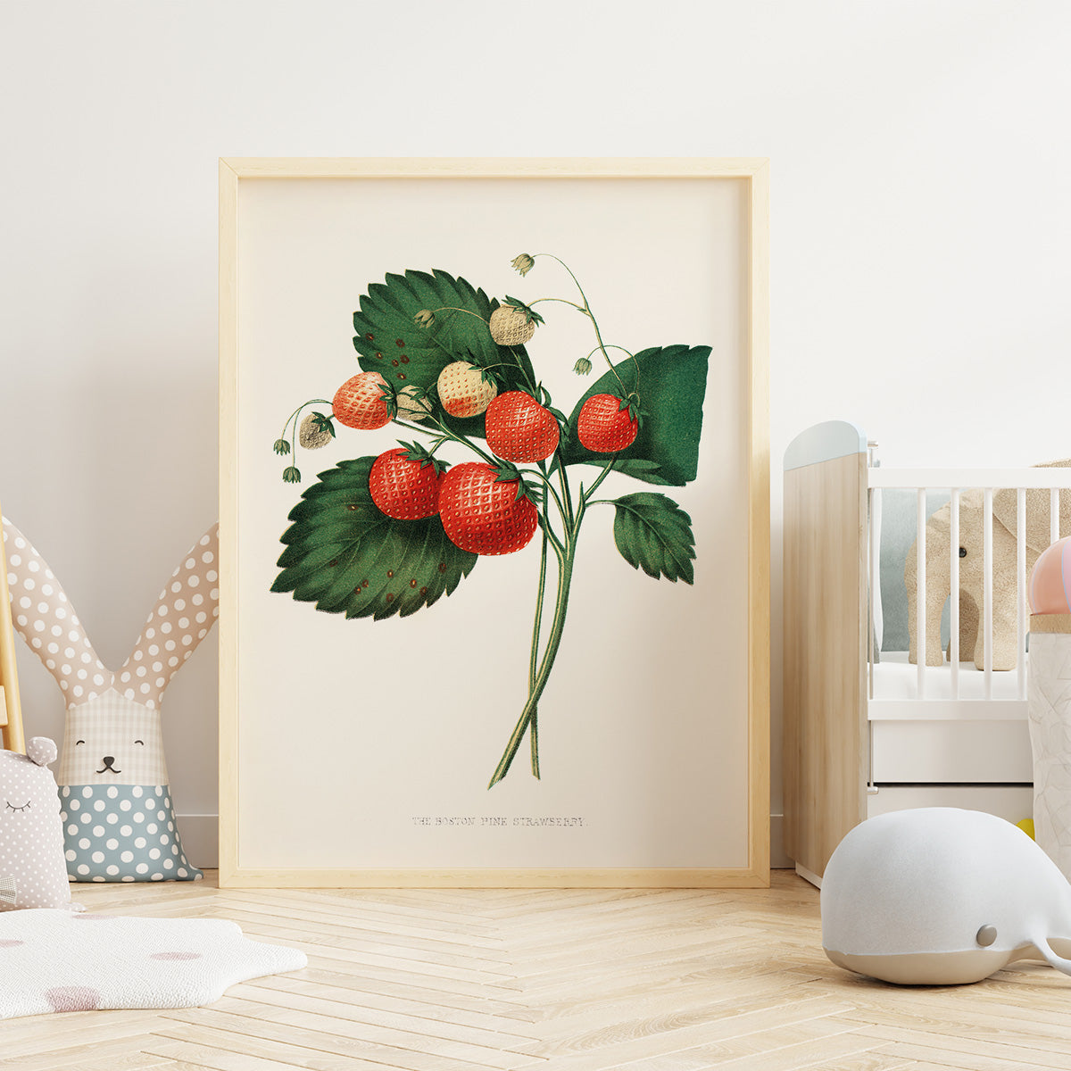 Plakat med illustration af jordbær, velegnet til børneværelse, i en lys træramme.
