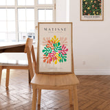 Plakat Matisse Modern Gallery NO1 i egetræsramme på stol i stue